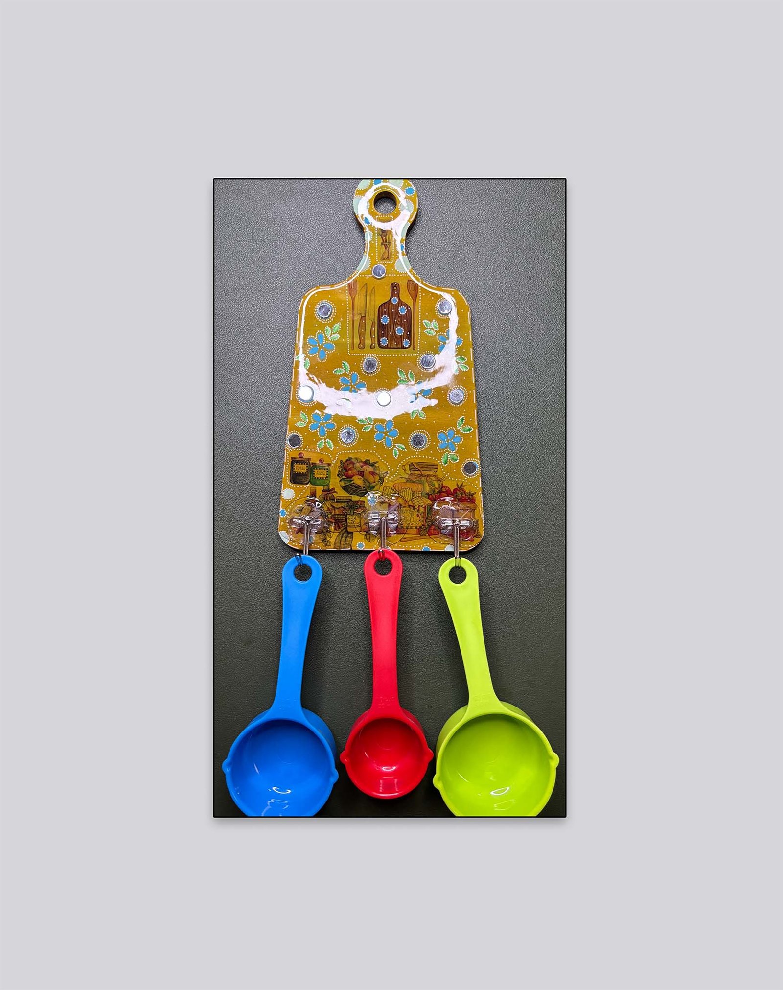 Artistic Cutting Board Wall Key Holder – Rustic Yellow