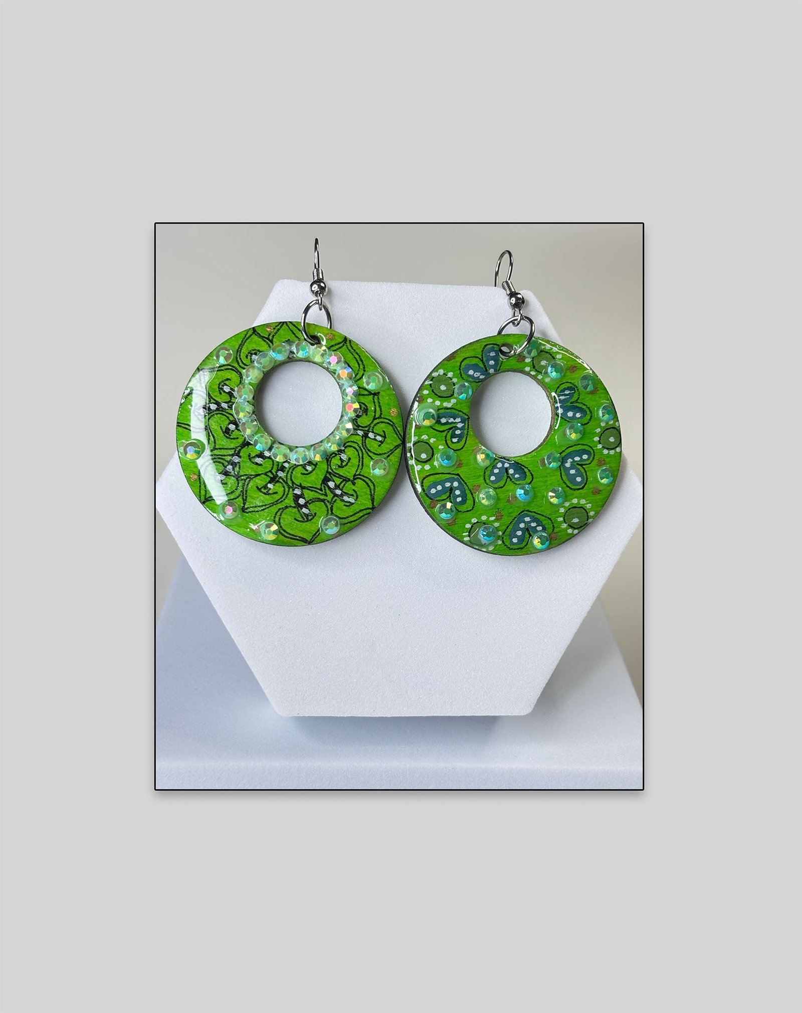 Artistic Circular Drop Earrings – Green Abstract Motif